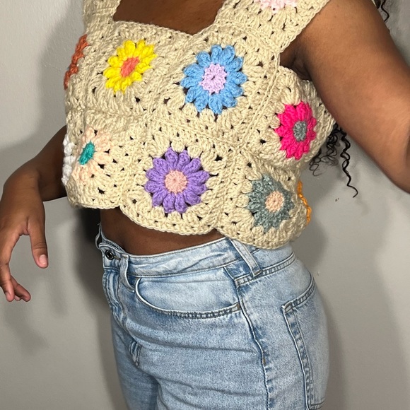 Handmade Crochet Daisy Crop Top - Picture 11 of 13